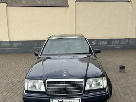 Mercedes-Benz E 200 1995 года за 2 400 000 тг. в Шымкент – фото 7