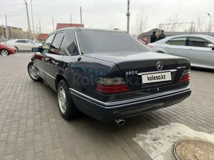 Mercedes-Benz E 200 1995 года за 2 400 000 тг. в Шымкент – фото 3