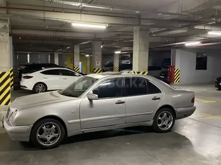Mercedes-Benz E 320 1997 года за 2 500 000 тг. в Алматы – фото 3