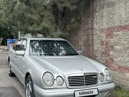 Mercedes-Benz E 320 1997 года за 2 500 000 тг. в Алматы – фото 4