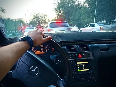 Mercedes-Benz E 320 1997 года за 2 500 000 тг. в Алматы – фото 7
