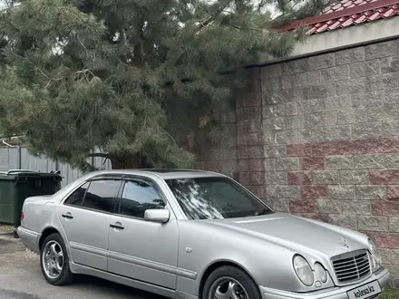 Mercedes-Benz E 320 1997 года за 2 500 000 тг. в Алматы – фото 5