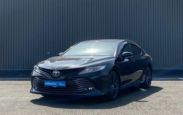 Toyota Camry 2018 года за 11 820 000 тг. в Шымкент