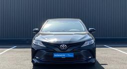 Toyota Camry 2018 года за 12 120 000 тг. в Шымкент – фото 2