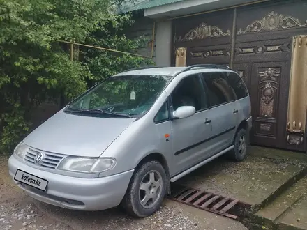 Volkswagen Sharan 1998 года за 1 550 000 тг. в Шымкент – фото 2