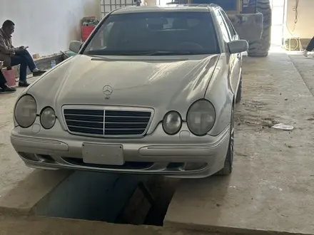 Mercedes-Benz E 320 2001 года за 4 100 000 тг. в Актау