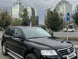 Volkswagen Touareg 2005 годаүшін4 500 000 тг. в Алматы