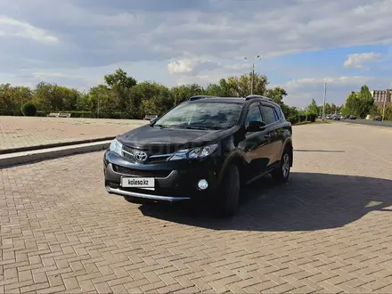 Toyota RAV4 2015 года за 12 660 000 тг. в Уральск