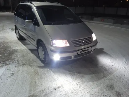 Volkswagen Sharan 2002 года за 3 000 000 тг. в Актобе