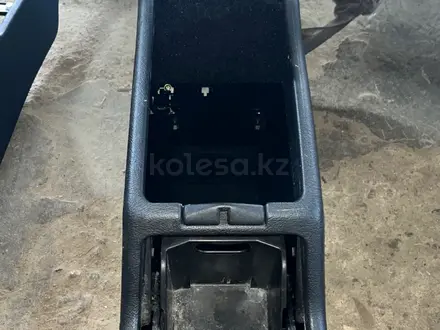 Подлокотник бардочек w210 w202 подстаканник за 15 000 тг. в Алматы – фото 2