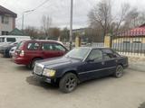 Mercedes-Benz E 230 1991 годаfor650 000 тг. в Усть-Каменогорск