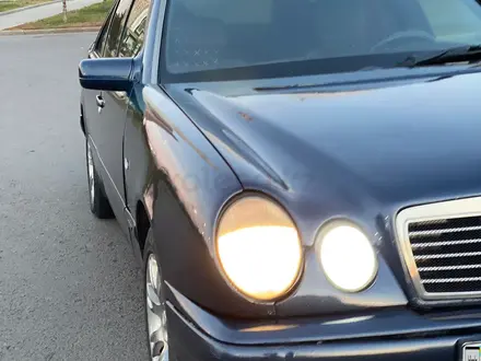 Mercedes-Benz E 230 1995 года за 2 000 000 тг. в Астана – фото 2