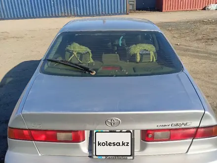 Toyota Camry 1997 года за 3 000 000 тг. в Усть-Каменогорск – фото 2