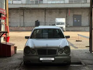 Mercedes-Benz E 320