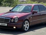 Mercedes-Benz E 320 1998 года за 2 900 000 тг. в Караганда