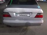 Mercedes-Benz E 200 1993 года за 1 800 000 тг. в Алматы – фото 3