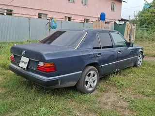 Mercedes-Benz E 230