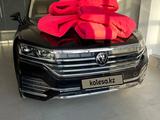 Volkswagen Touareg 2022 годаүшін27 990 000 тг. в Костанай