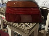 Задний левый фонарь на BMW E39 кузов оригигальный! за 5 000 тг. в Алматы