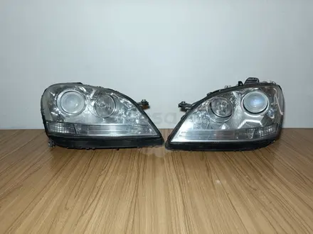 Фары 2шт галоген Mercedes ML W164 дорест 05-08г Мерседес ML350 ML500 за 170 000 тг. в Караганда