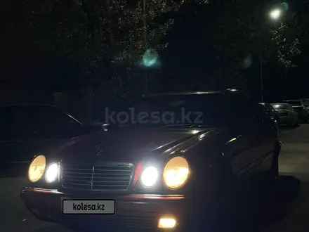 Mercedes-Benz E 280 1996 года за 1 800 000 тг. в Алматы