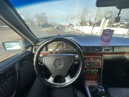 Mercedes-Benz E 320 1989 года за 2 500 000 тг. в Алматы – фото 2