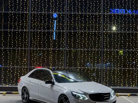 Mercedes-Benz E 200 2014 года за 10 500 000 тг. в Актау