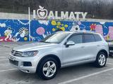 Volkswagen Touareg 2011 года за 9 750 000 тг. в Алматы – фото 4