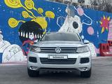 Volkswagen Touareg 2011 года за 9 750 000 тг. в Алматы – фото 3