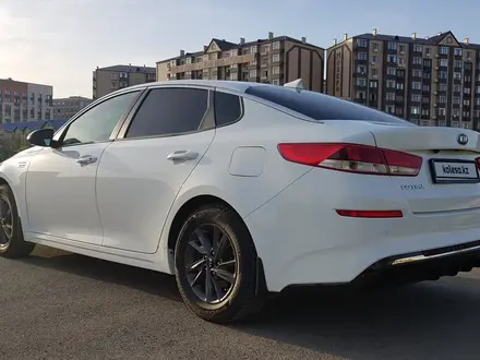 Kia Optima 2019 года за 9 000 000 тг. в Атырау – фото 2