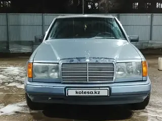 Mercedes-Benz E 230