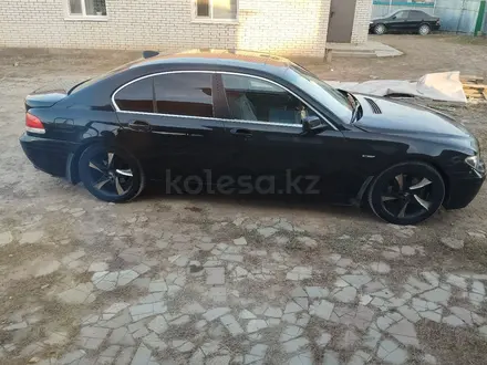 BMW 735 2002 года за 4 500 000 тг. в Уральск – фото 4