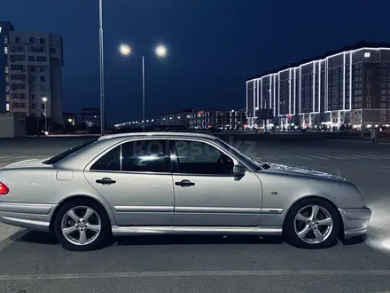 Mercedes-Benz E 320 1996 года за 3 500 000 тг. в Актау – фото 4