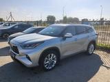 Toyota Highlander 2022 года за 23 000 000 тг. в Актобе – фото 4