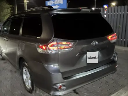 Toyota Sienna 2014 года за 11 400 000 тг. в Уральск – фото 2