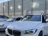 BMW X5 2019 года за 43 000 000 тг. в Астана – фото 2