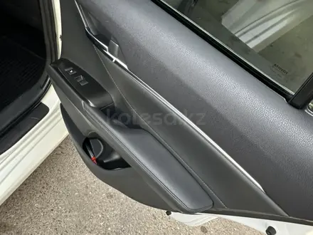 Toyota Camry 2021 года за 14 900 000 тг. в Тараз – фото 16