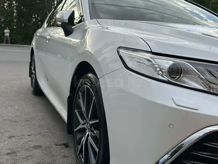 Toyota Camry 2021 года за 14 900 000 тг. в Тараз – фото 2