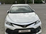 Toyota Camry 2021 года за 14 900 000 тг. в Тараз