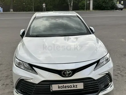 Toyota Camry 2021 года за 14 900 000 тг. в Тараз