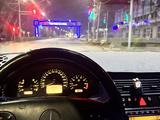 Mercedes-Benz E 320 2000 года за 4 000 000 тг. в Шымкент – фото 2