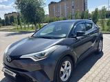 Toyota C-HR 2018 года за 10 500 000 тг. в Уральск – фото 2