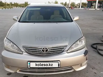 Toyota Camry 2005 года за 5 000 000 тг. в Актобе – фото 2