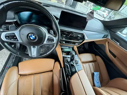 BMW 530 2022 года за 30 500 000 тг. в Алматы – фото 4