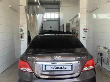 Hyundai Solaris 2015 года за 5 700 000 тг. в Актау – фото 9