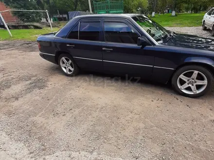 Mercedes-Benz E 230 1991 года за 1 700 000 тг. в Петропавловск – фото 4