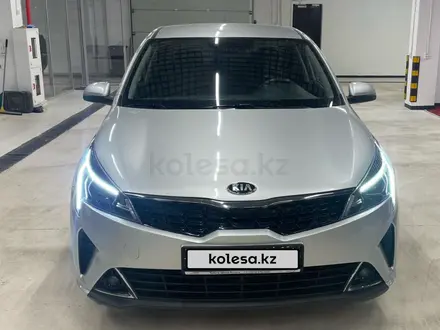 Kia Rio 2021 года за 7 600 000 тг. в Караганда – фото 2