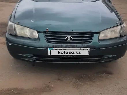 Toyota Camry 1998 года за 2 500 000 тг. в Павлодар