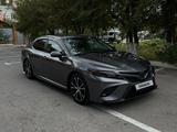 Toyota Camry 2019 года за 10 000 000 тг. в Атырау – фото 2