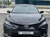 Toyota Camry 2021 года за 13 200 000 тг. в Павлодар